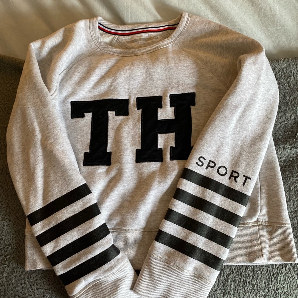 Small Tommy Hilfiger crop sweater
